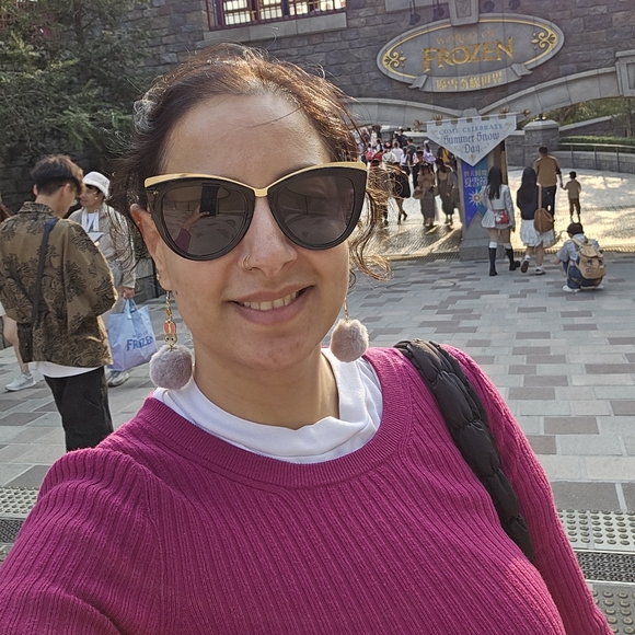 Meet your Posher, Laila - Picture 2 of 2